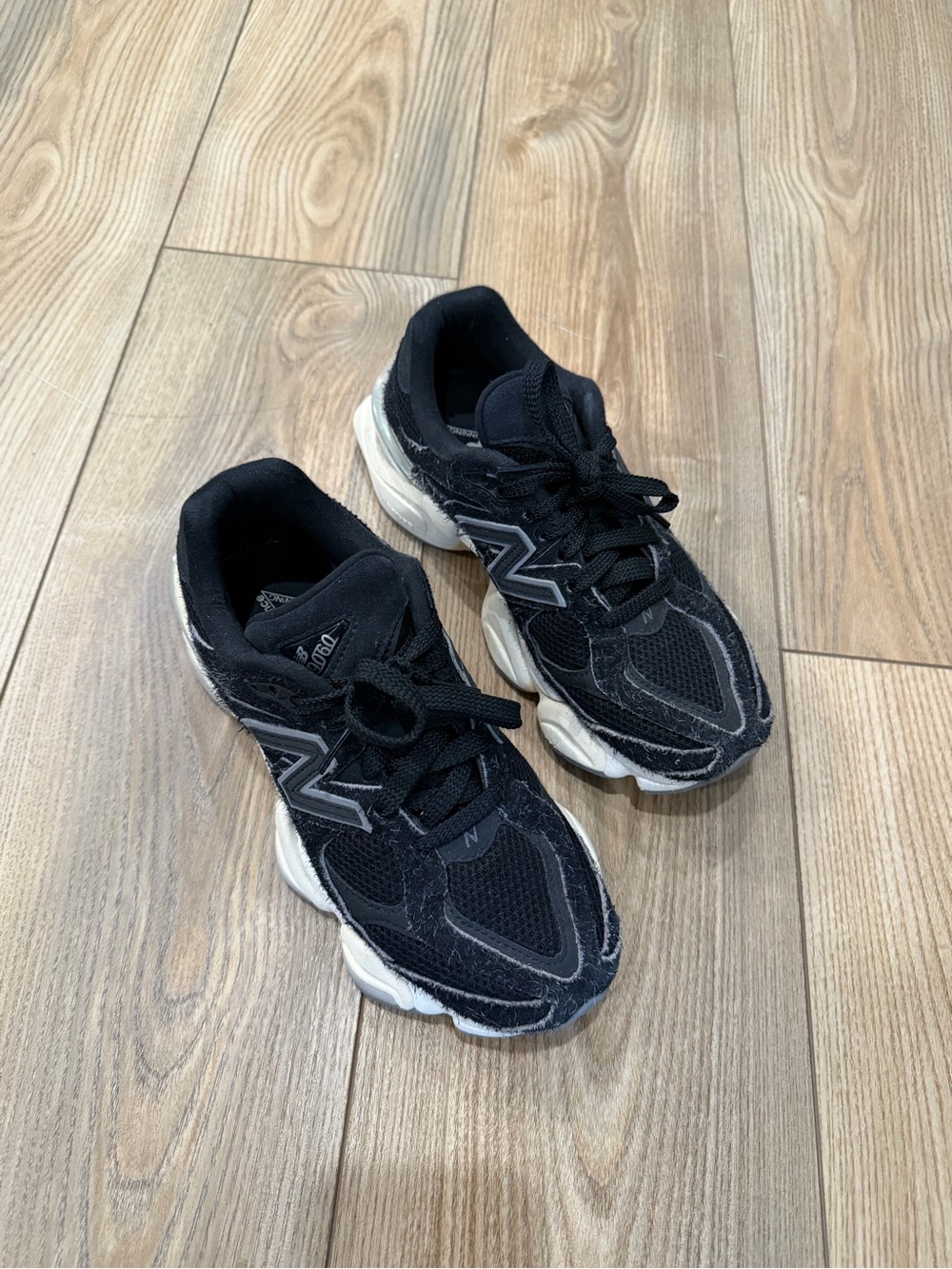 New Balance Black Textured & Cream 9060